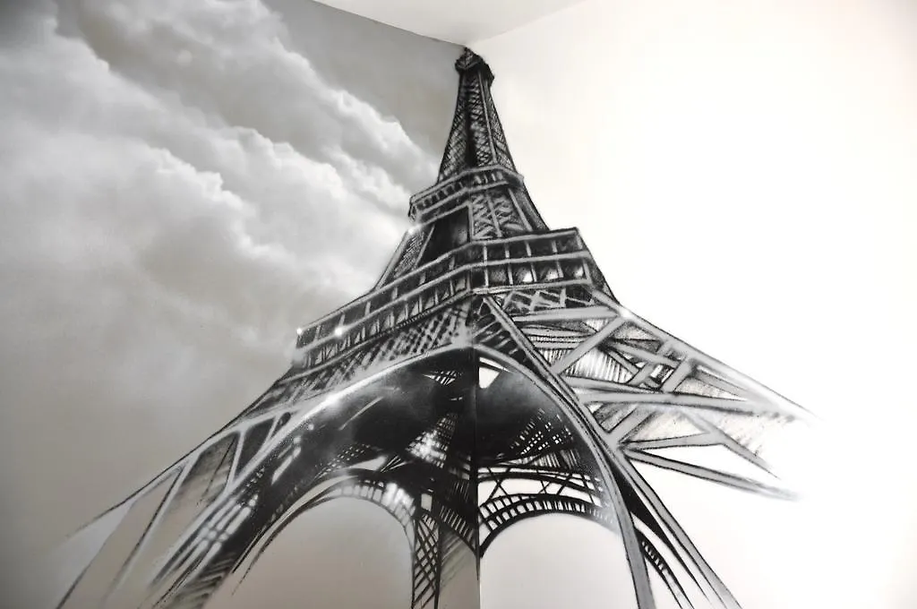 Beatrice Et Emmanuel Meuble Eiffel